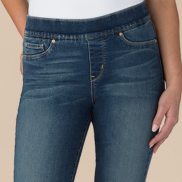 Levi's Slimming Pull on Denim Skinny Jeans - Picture 11 of 12